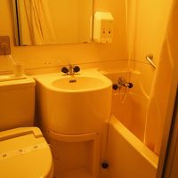 浴槽先端がつぼまっていてシャワーだけでも狭く使いにくい。