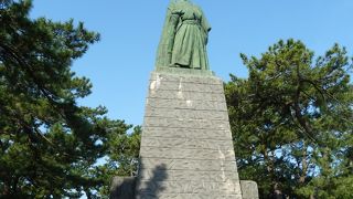 あまりに有名な坂本龍馬像