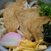 細いうどんがウリの人気店