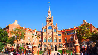 病院とは思えない豪華な建築！！