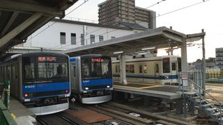 急行停車駅駅です。駅舎工事進行中です。