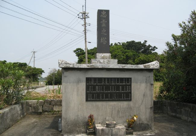 壕内で亡くなられた民間人や日本兵の遺骨をお祀りされている