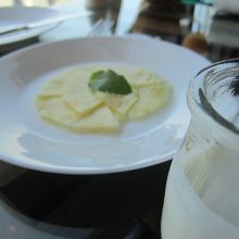 パイナップルとプレーンヨーグルト