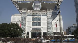 外観がおもしろい形の建物