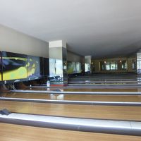 誰もいないボーリング場