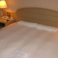 セミダブルサイズのベッド