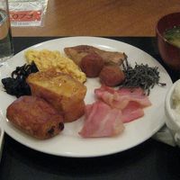 朝食はバイキング形式