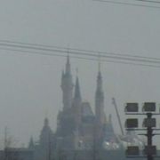 （上海）建設中の上海ディズニーランドが見えます