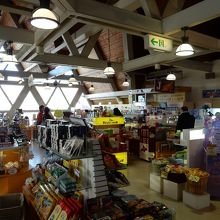 建物内のお土産屋さん