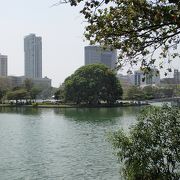 ベイラ湖に浮かぶ小島の公園