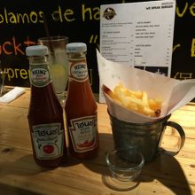 フライドポテトに、ソースは特に工夫なし