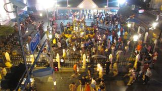 夜のターオ マハー プラマ (エラワン廟)