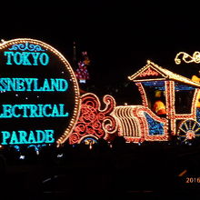 ドリームライツ・トレインでパレードの案内をしています