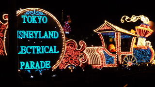 このパレードは絶対に見るべきですね!!　最高ですO(^-^)O