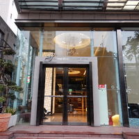 入り口は大きくはありません