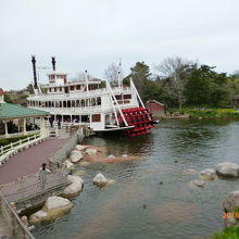ウエスタンリバー鉄道から見たマークトゥエイン号