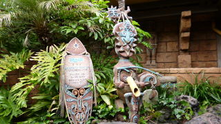 スティッチが真ん中の鳥に囲まれたところに出てきます