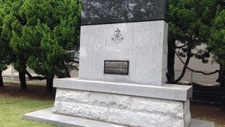 ヴェルニー公園にある石碑