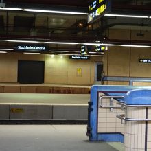 プラットホーム