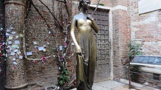 ジュリエットの家の中庭・・・