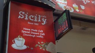 明洞でフルーツワッフル