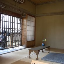 「絵島の間」ハメコロシ格子戸がめぐらされています