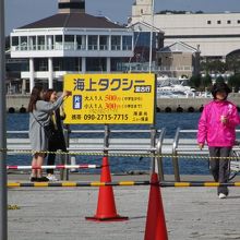 定員オーバーで乗れなかったら水上タクシーもあります