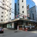 建物は古いが、日本語が通じるホテル