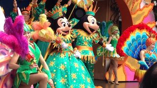 客席と舞台が近い！穴場のショー