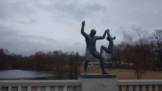 たくさんの彫刻