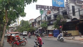 ナイトマーケットと言いながら実は昼間でも同じ