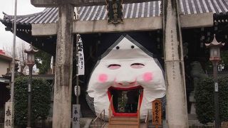 参道の鳥居は祇園駅近くにありました。