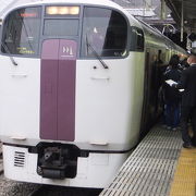 オール２階建ての快速列車です。