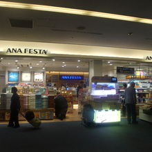 お土産物を買うのには良い店舗だと思いますが・・・