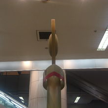 真横から見ても平べったくて全く目立ちません