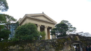 日本画・西洋画さまざまな作品が展示されています