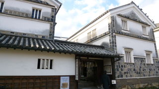 古き良き民芸品を展示しています