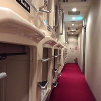 カプセルが並ぶ館内