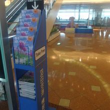 情報誌はこのような感じでターミナル内各所に用意されています