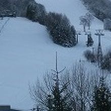 上に行けばまだ滑れるゲレンデがあります