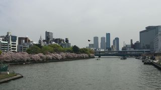 天神祭りであまりにも有名な橋