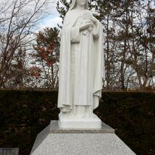 慈しみの聖母マリアの像