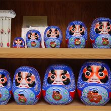 両目の入っただるま