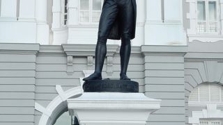 オリジナルのラッフルズ像は、こちら