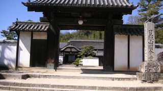 のどかな田園にあるお寺