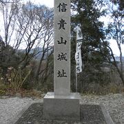 信貴山城跡へは朝護孫子寺を通り抜けて