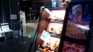 端っこの方で静かに時間を過ごせます。