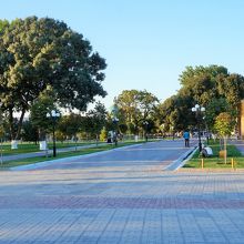 広場沿いのタシケント大通り