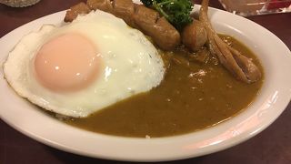 トッピング豊富なカレーやさん