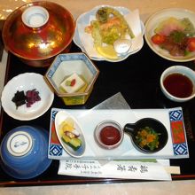 夕食の一部（この他に茶碗蒸し、鍋、御飯あり）